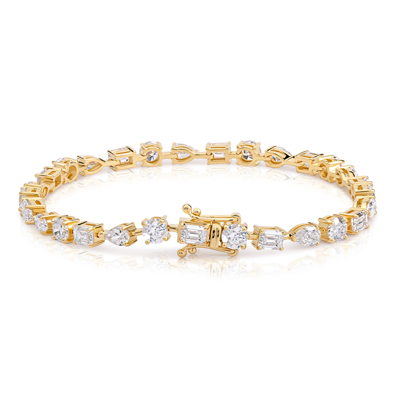 Trinity bracelet clasp and link detail